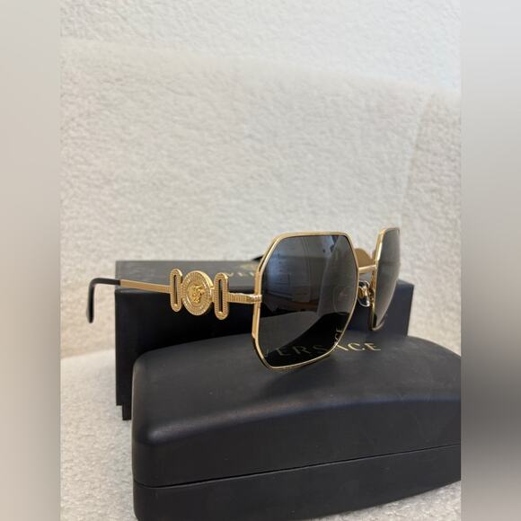 Versace Medusa Gold Sunglasses 2248 main image 6